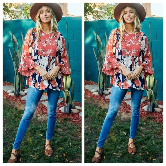 ShopEvelynne Tops - Fabulous Chic Floral Print color block tunic top